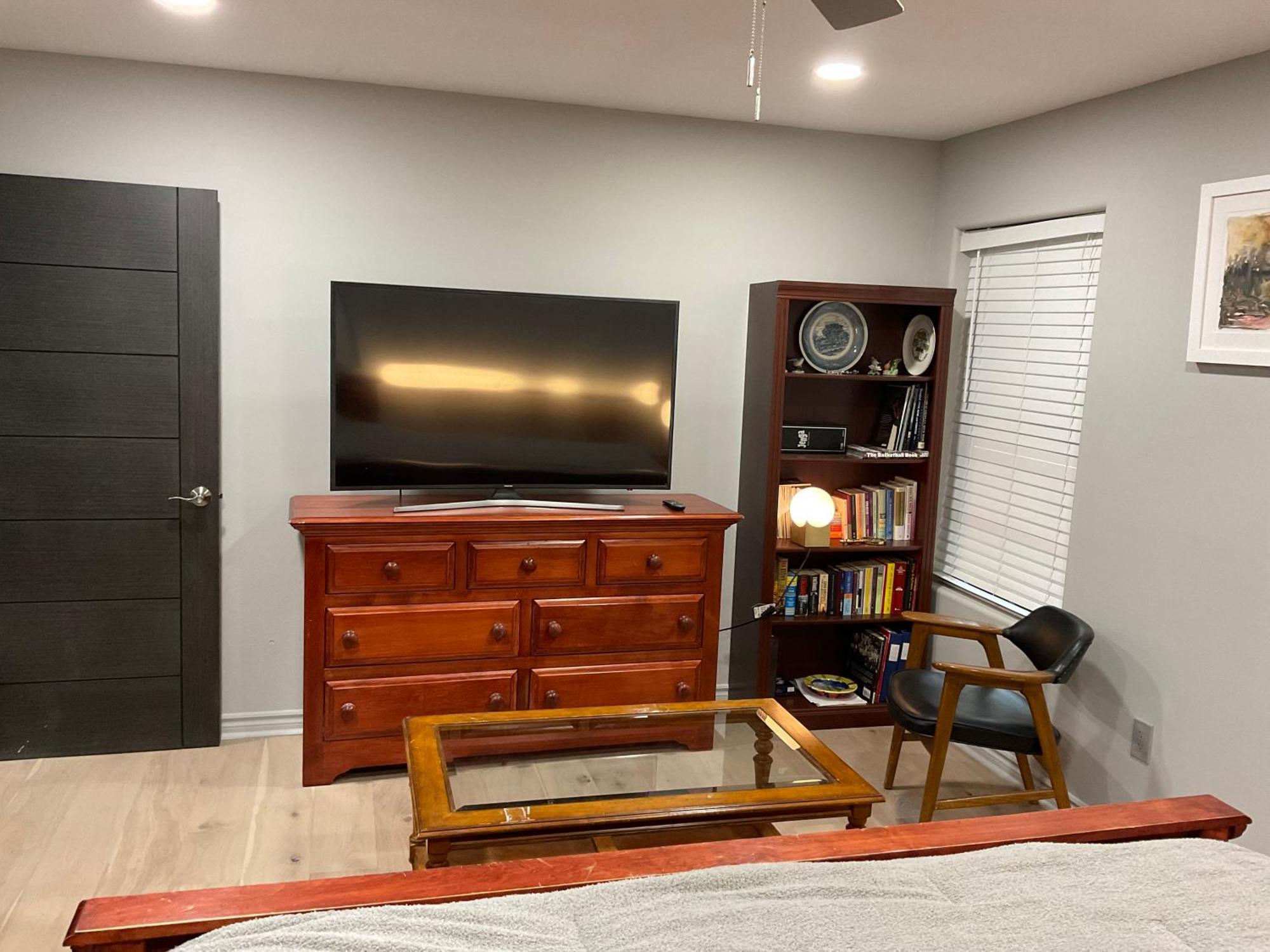 A Luxury Master Bedroom In A Condo Los Angeles Esterno foto