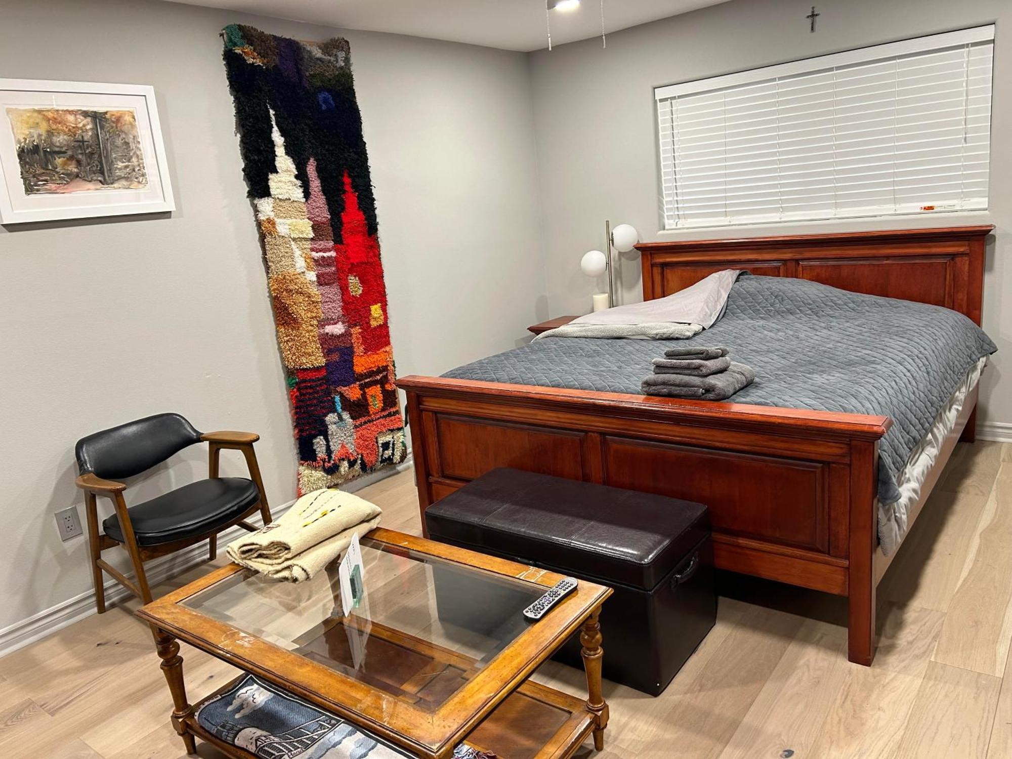 A Luxury Master Bedroom In A Condo Los Angeles Esterno foto